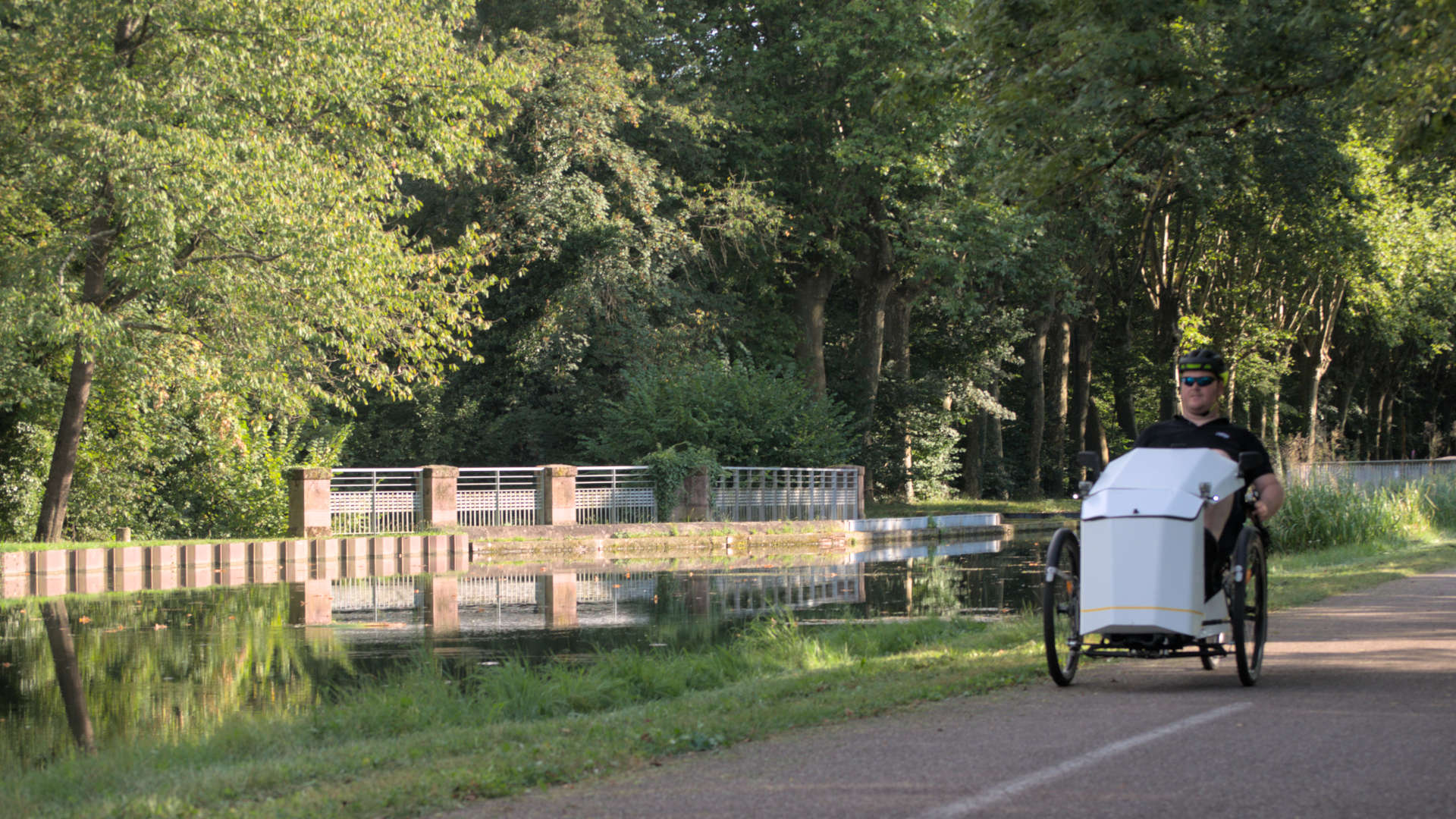 tilting velomobile